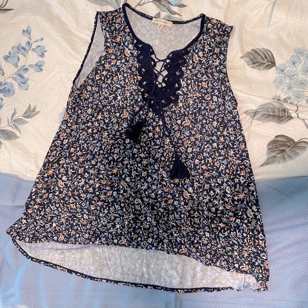 Max studio sleeveless shirt